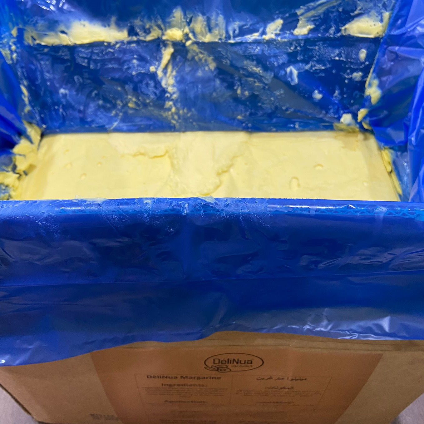 Delinua Margarine carton open and shwoing the margerine product.